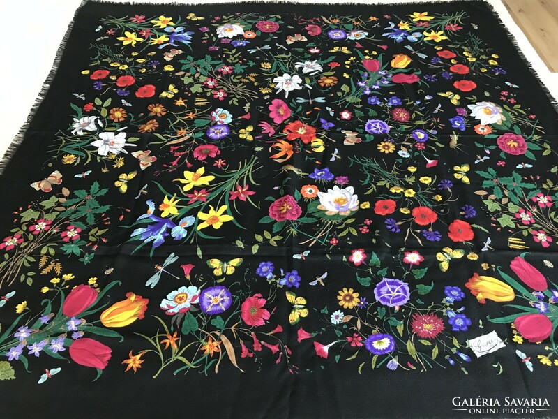 Gucci gyapjúkendő hatalmas méretben, Vittorio Accornero tervezése, 136u x 136 cm