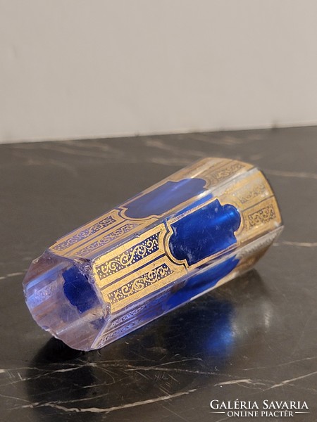 Antik hasábosra csiszolt mini pohár kék arany 7,5cm bieder