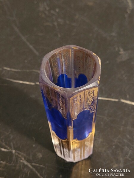 Antik hasábosra csiszolt mini pohár kék arany 7,5cm bieder