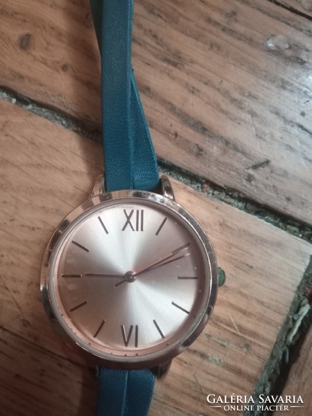 Discerning claire's women's wristwatch with twisted turquoise leather strap