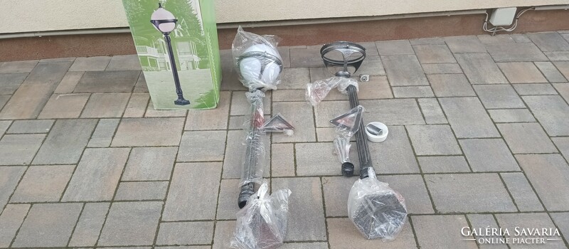 ﻿2 outdoor floor lamps, one shade is missing. Negotiable.