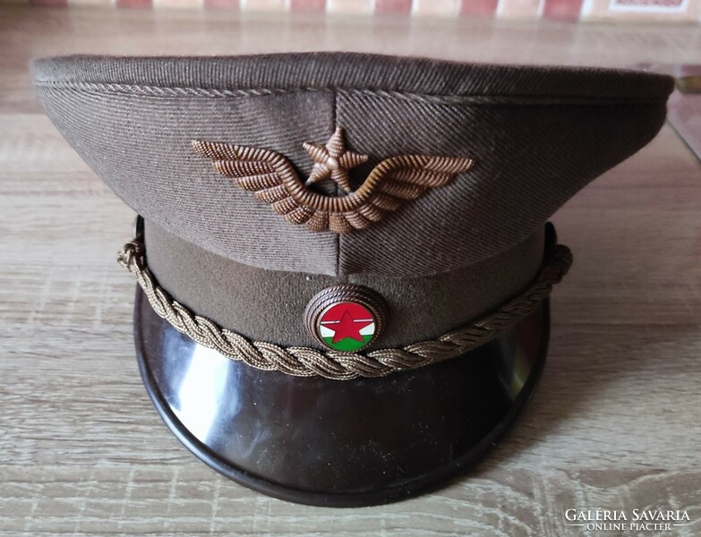 Flying bowler hat with 86m brown string, national star