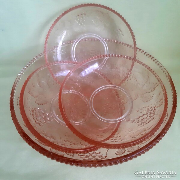 Pink glass salad bowl + 3 bowls, polished grape pattern. Very nice!