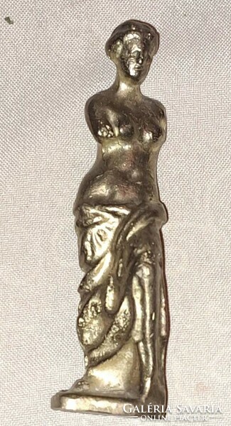 Ókori antik női szobor . ( tönőr réz ) Mérete: 10 cm.