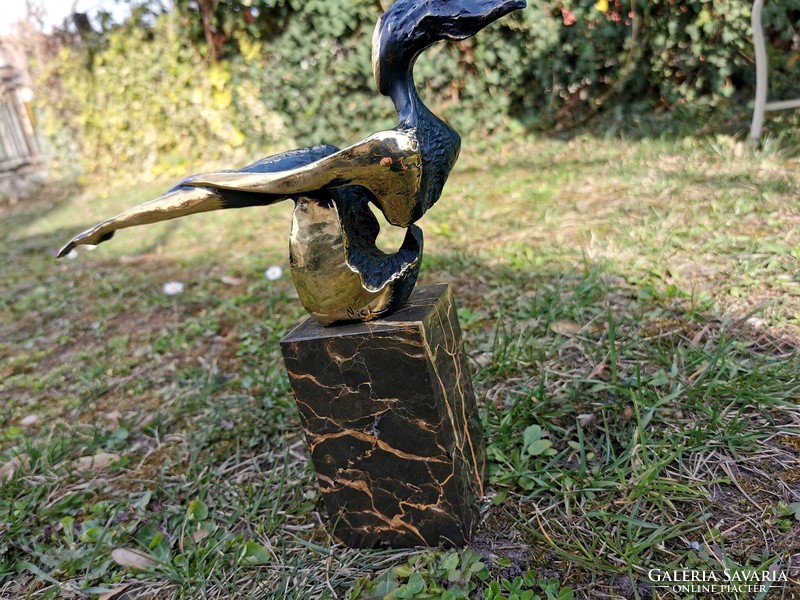 Érdekes absztrakt - bronz szobor