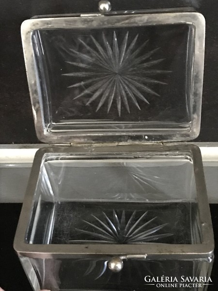 Antik üvegdoboz hántolt élekkel, metszett csillag mintàval, 11x8x8 cm
