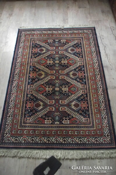 Gépi csomózású " Shiraz " szőnyeg, 120 x 180 cm.