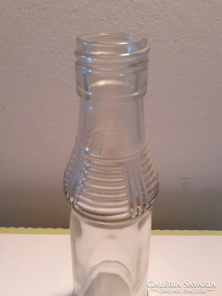 Retro soft drink bottle with syrupy bottle