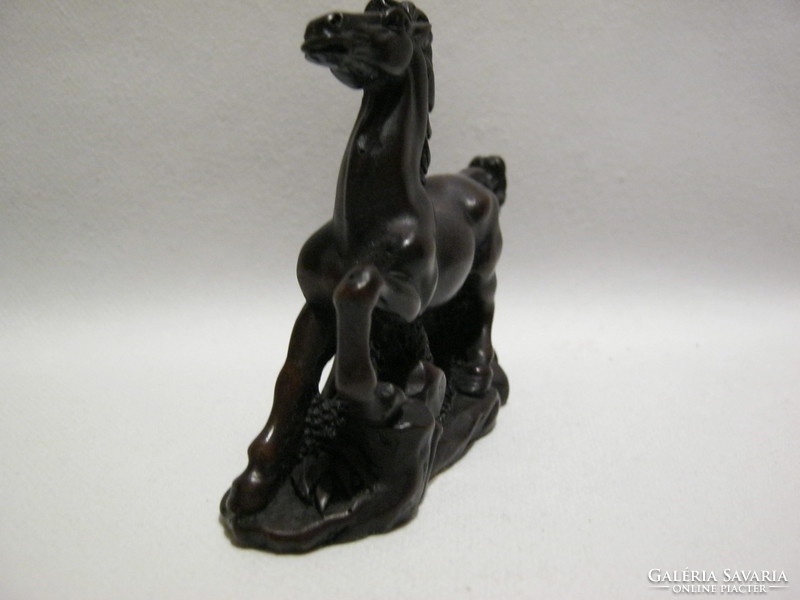 Galloping horse figure