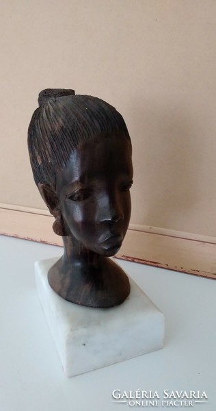 Afrikai női fa portré