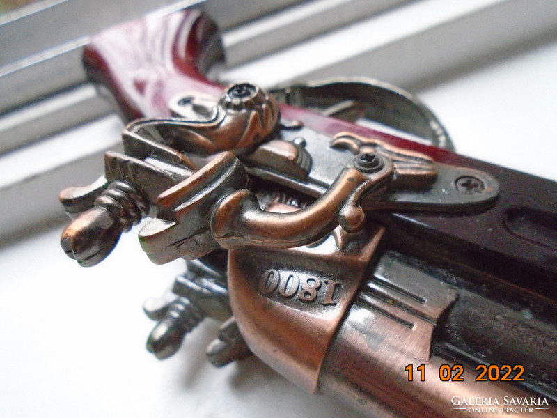 1800 ROER Két réz csöves csappantós pisztoly öngyújtó vörös irizáló ágyazattal , állvánnyal
