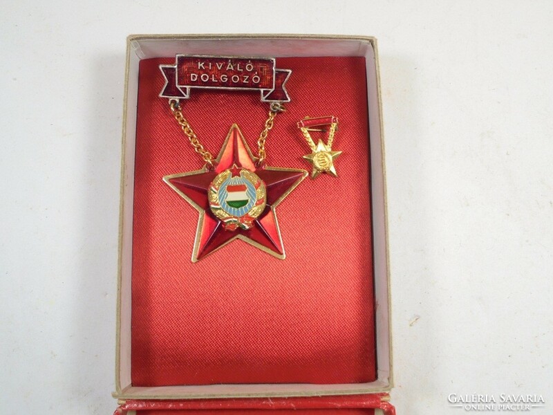 Retro old badge - excellent worker in 2 original boxes