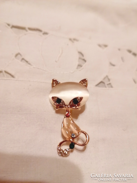 Cute cat brooch 385.