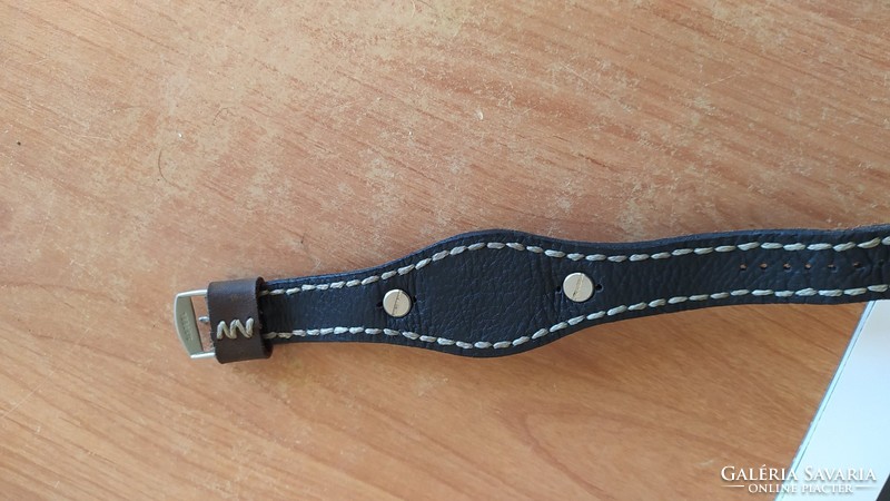 (K) unique quartz watch with handmade leather strap
