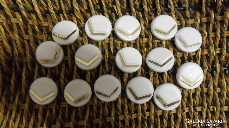 13 db fehér + arany színű gomb , szabás-varrás kreatív célra.2.5 cm. műanyag.