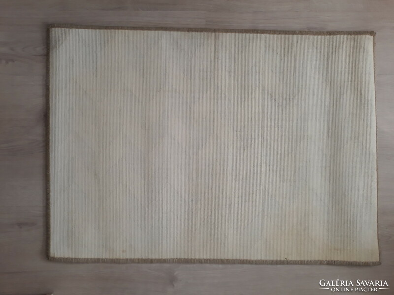 Bézs szőnyeg geometrikus motívummal (70x100 cm)