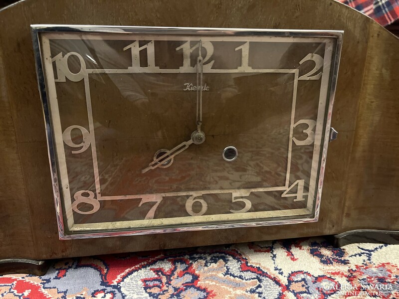 Kienzle half-baked mantel clock from 1937! It works, it runs, it hits exactly. In very nice condition!