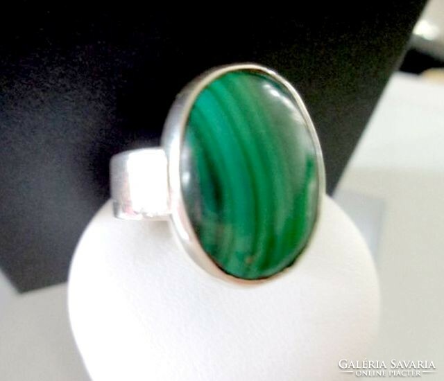 Silver ring with an oval malachite stone 7.5