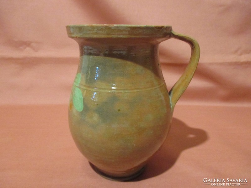 A small pot, a jug, a jug