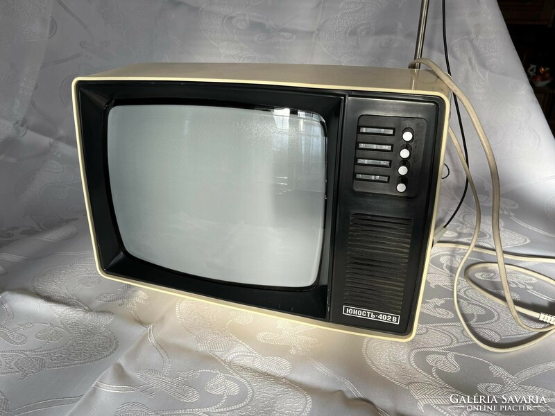 Működő Junoszt 402B Tv, 1988-ból, eredeti dokumentumokkal