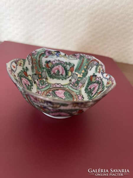 Gyögyőrű Kinai kézzel festett  porcelán kis tál.