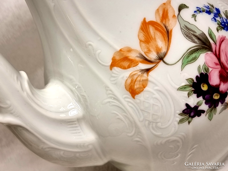 Aranyfestett Bernadotte csehszlovák porcelán teás kanna, virágmintás dekorral, XX.szd második fele.