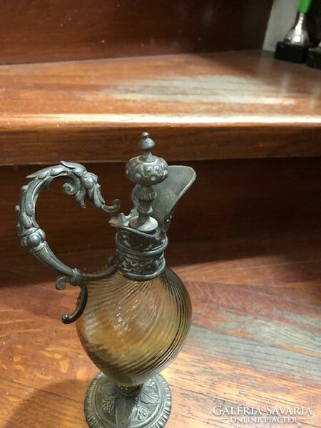 Art Nouveau spout, with intact glass, 22 cm high.