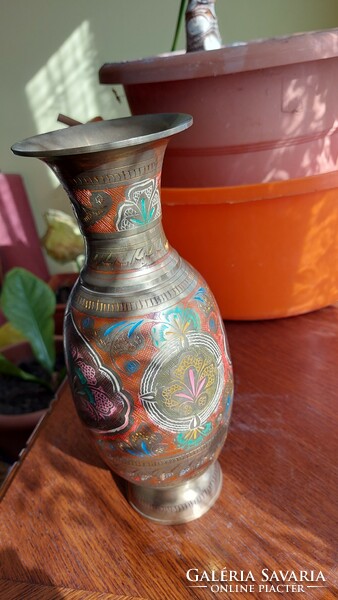 Indiai réz váza festett gravírozott