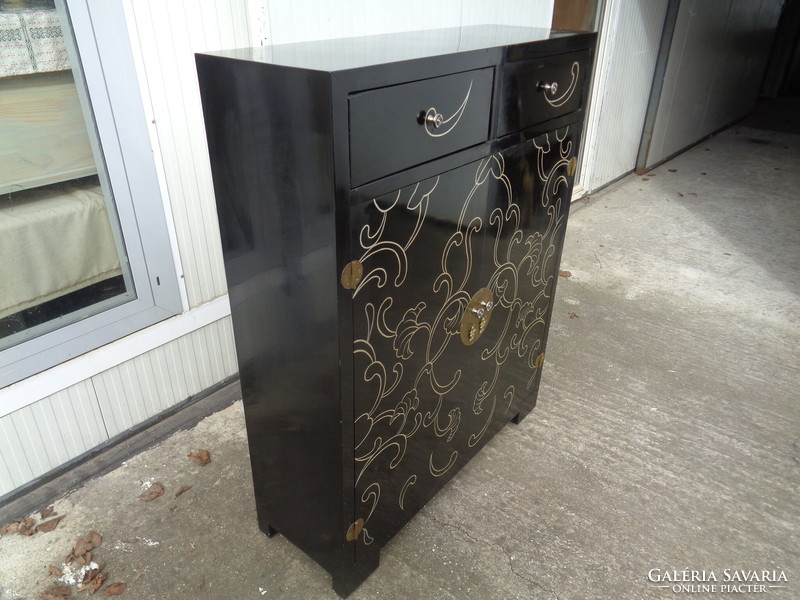 Black Chinese chest of drawers