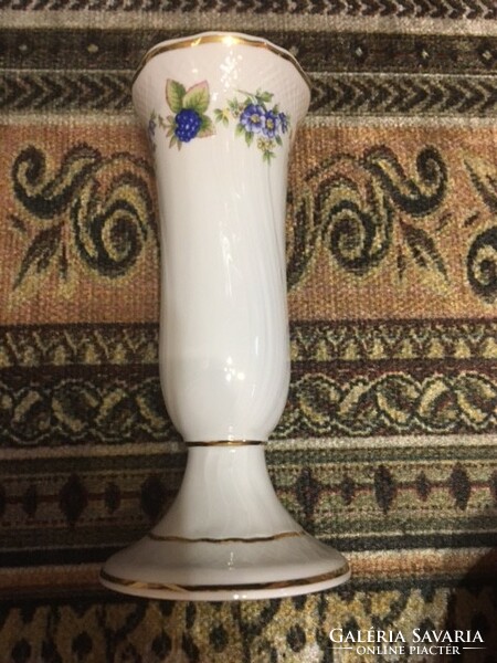 Ravenhouse blackberry vase