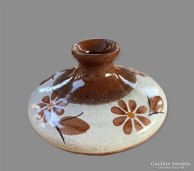 Ceramic vase for dried flowers, marked at the bottom: jd88