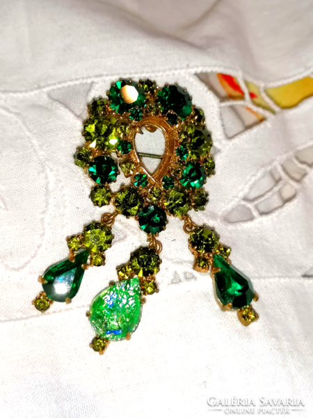 Retro, spectacular green stone brooch 195.