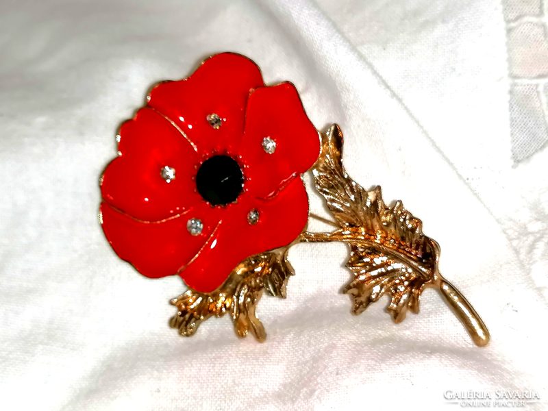 Elegant red flower brooch 152.