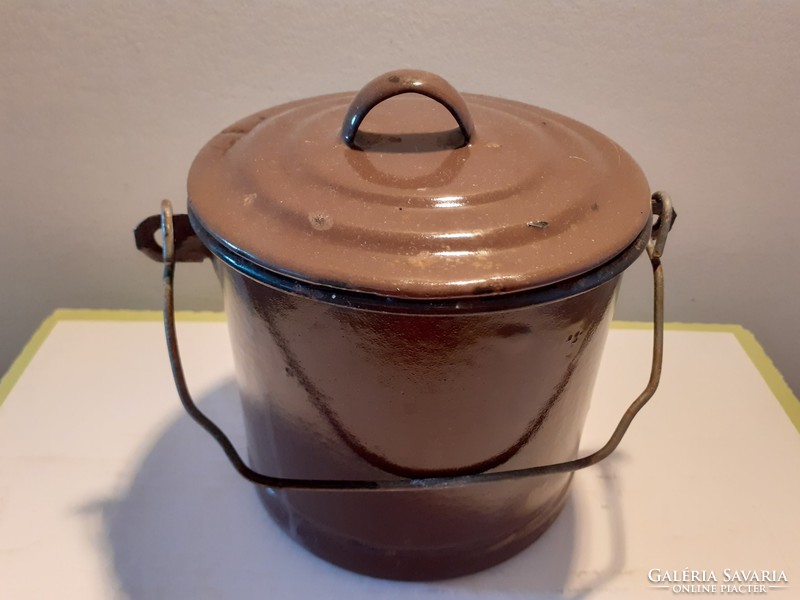 Old enamel barrel with vintage enamel lid brown food