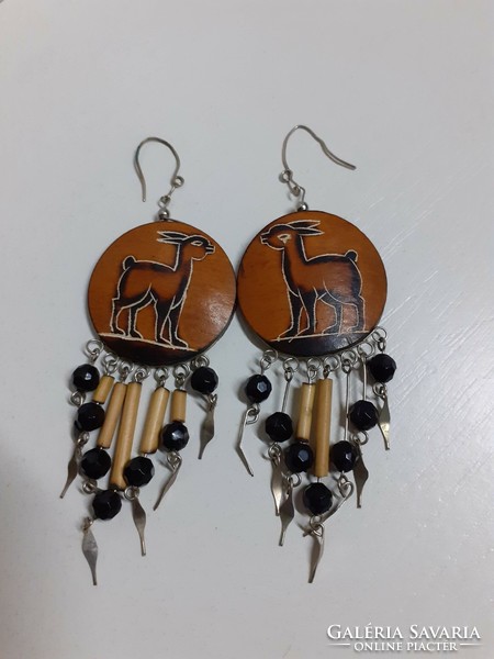Long hook-and-loop earrings in good condition