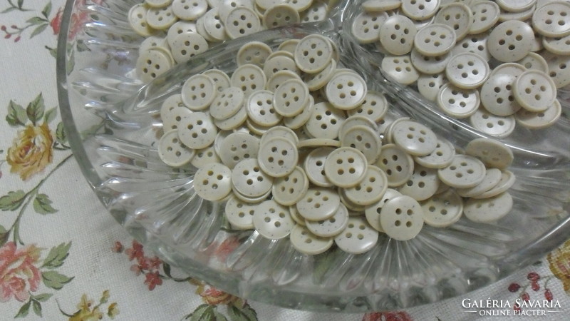 Four-hole, sand-colored plastic shirt button 13mm, creative cutting and sewing.