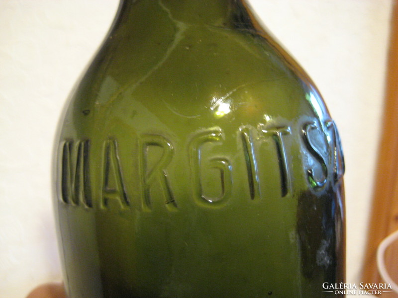 Margitszigeti  ásványvíz  , porcelán csattal  0,5 L  ,  23 cm