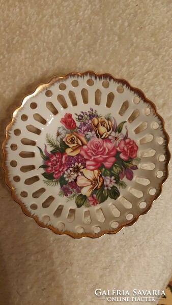 Pink porcelain bowl ceramic wall decoration with beautiful gilded openwork edge lace