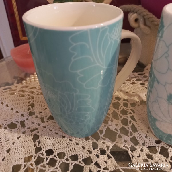 2 quality mugs