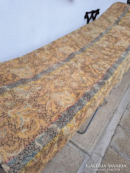 Beautiful tablecloth, wall protector, bedspread, 120*183 cm.