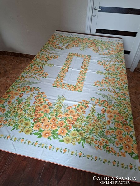 Beautiful tablecloth, 128*165 cm.