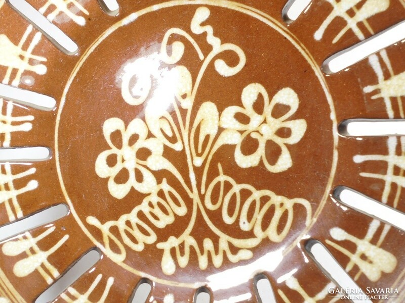 Retro régi festett kerámia tál fali tányér virág mintás áttört népművészeti - Fazekasok Mezőtúr