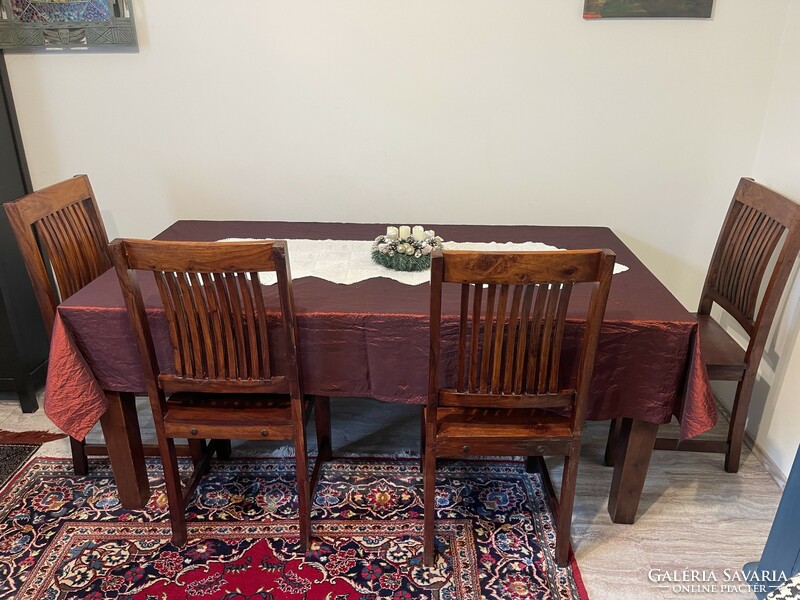 Nyolcszemélyes rózsafa asztal négy székkel