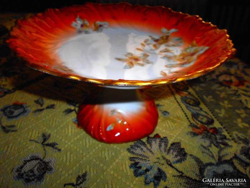 Art Nouveau bowl signed on the base from 1899 with hand painting