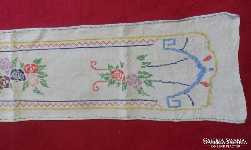 Old table runner embroidered on canvas ((24 x 112 cm)