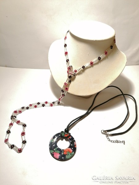 Floral necklaces (944)