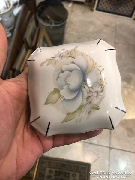 Aquincum porcelain bonbonier, size 8 x 8 cm.