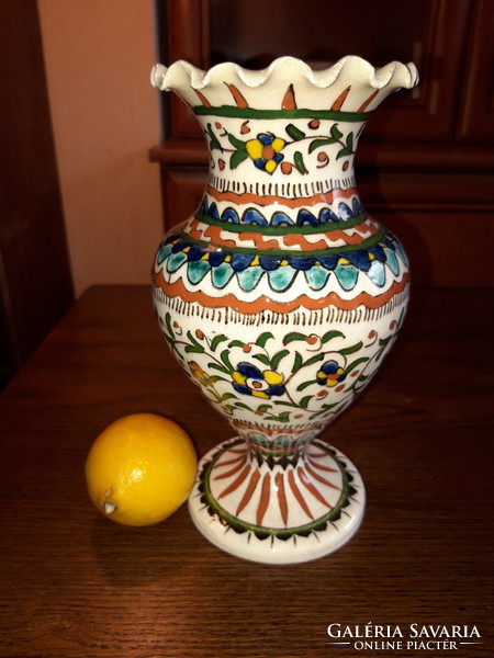Jelzett, virágmintás kerámia váza - 22 cm