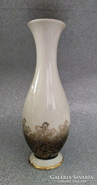 Bavarian porcelain vase with gold pattern