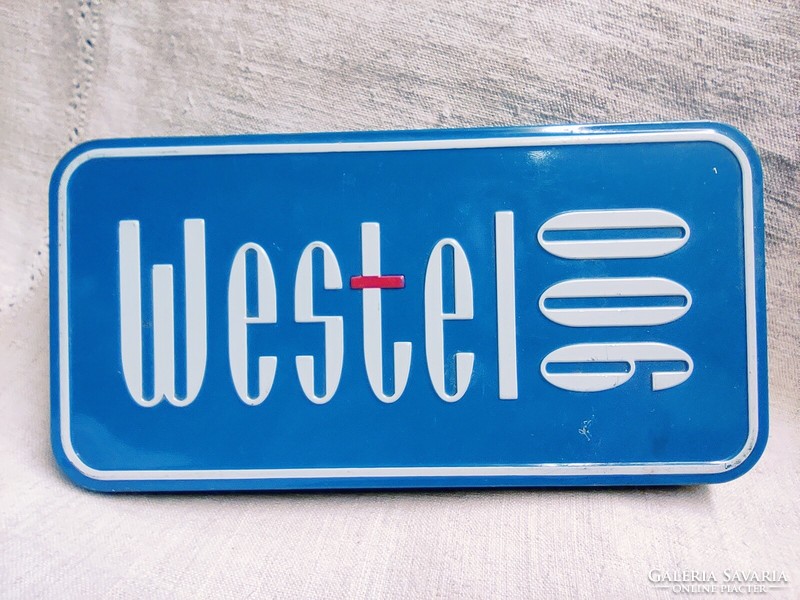 Tökéletes állapotú első generációs Westel 900 fémdoboz tolltartónak is tökéletes